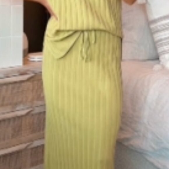 NEW: 2-Piece Skirt Set inc. Midi Skirt and Sleeveless V-Neck Top - Picture 8 of 8